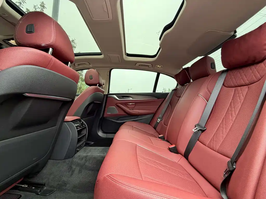 BMW 5 Series — миниатюра 6