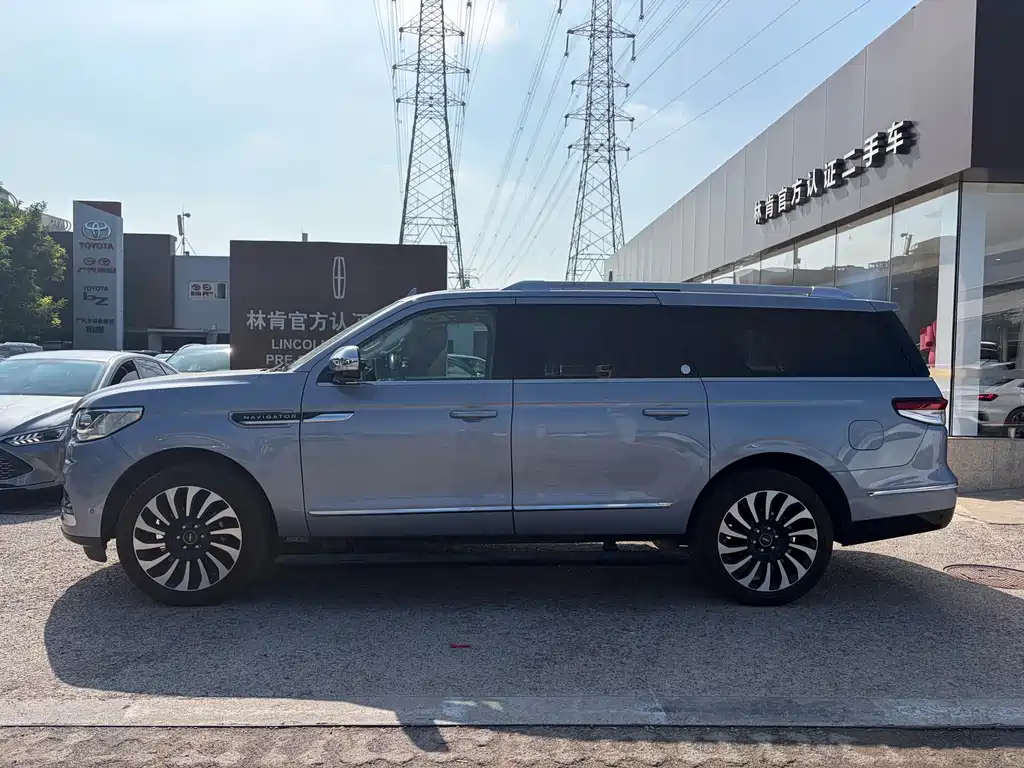 Lincoln Navigator — миниатюра 3