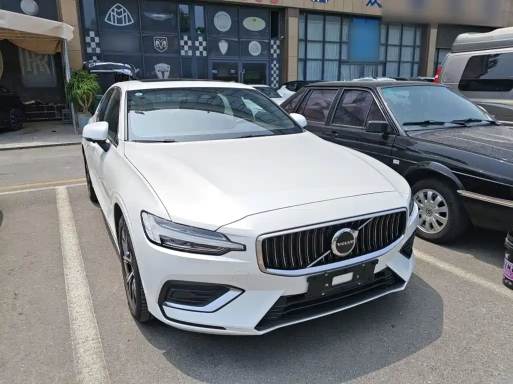 Volvo S60 2025 B4 Luxury