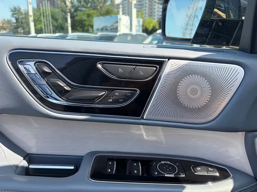 Lincoln Navigator — миниатюра 16