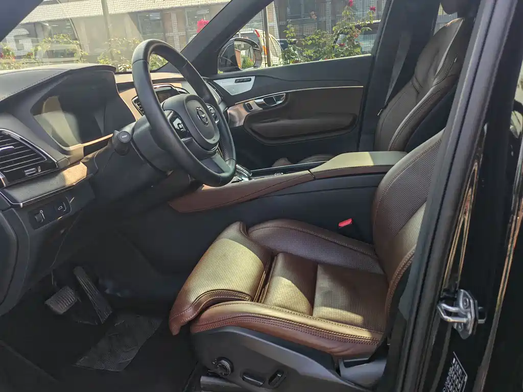Volvo XC90 2022 B6 Luxury 7 мест