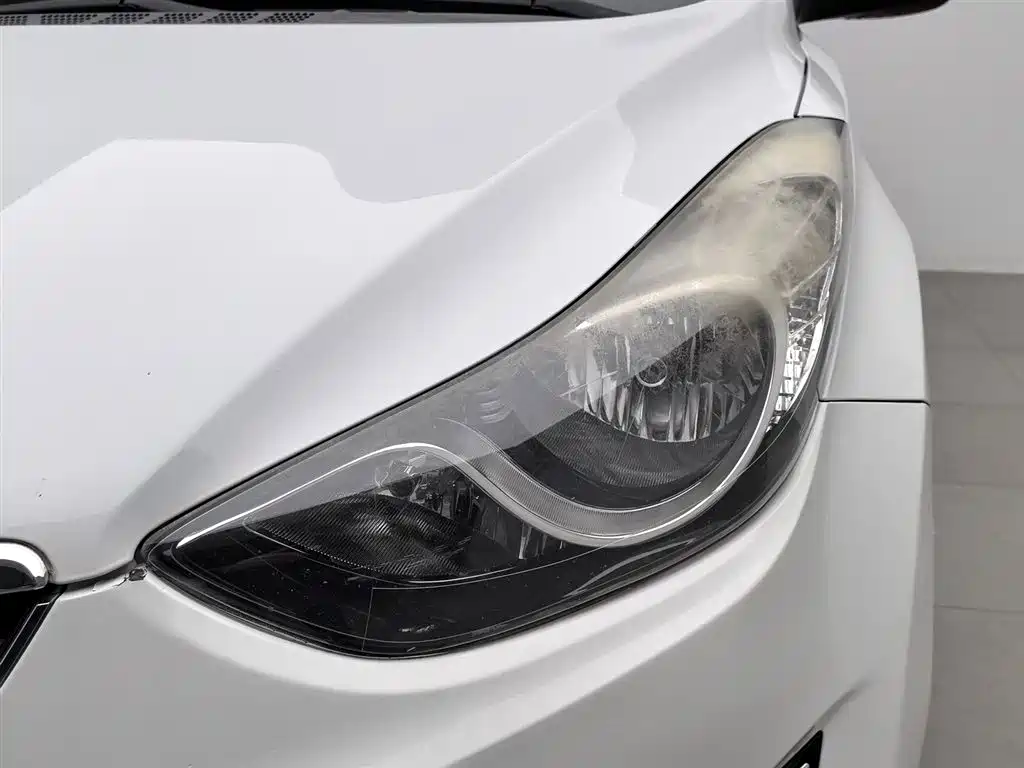 Hyundai Elantra 2015 1.6L MT Fashion