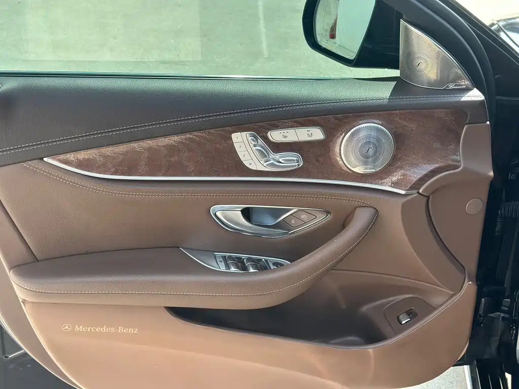 Mercedes-Benz E-Class — миниатюра 5