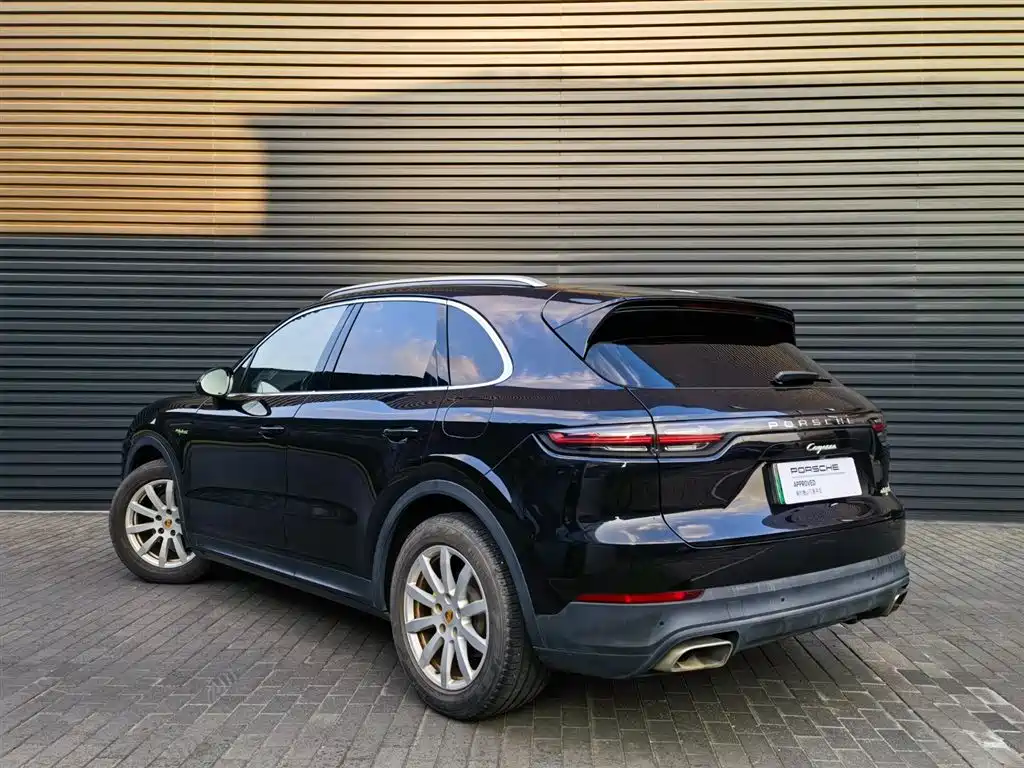 Porsche Cayenne Hybrid — миниатюра 10