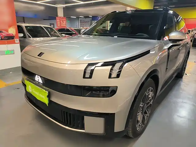 2025 Lynk & Co 900