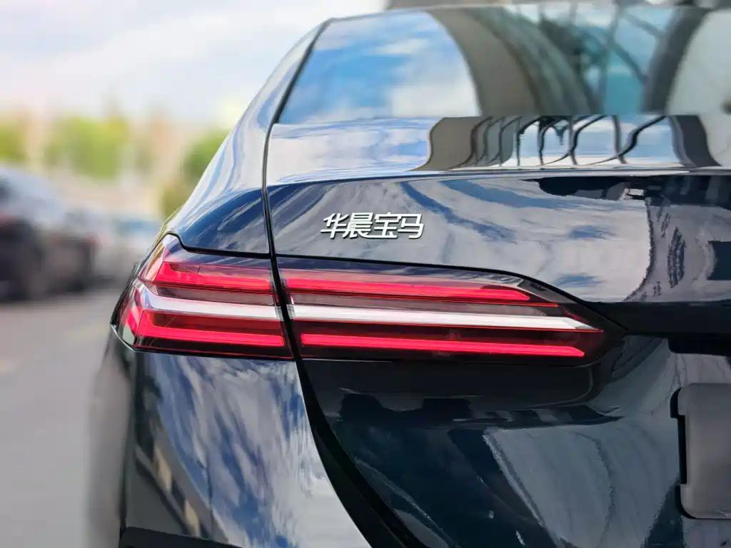 BMW 5 Series — миниатюра 9