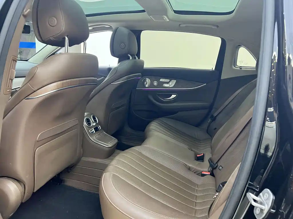 Mercedes-Benz E-Class — миниатюра 17