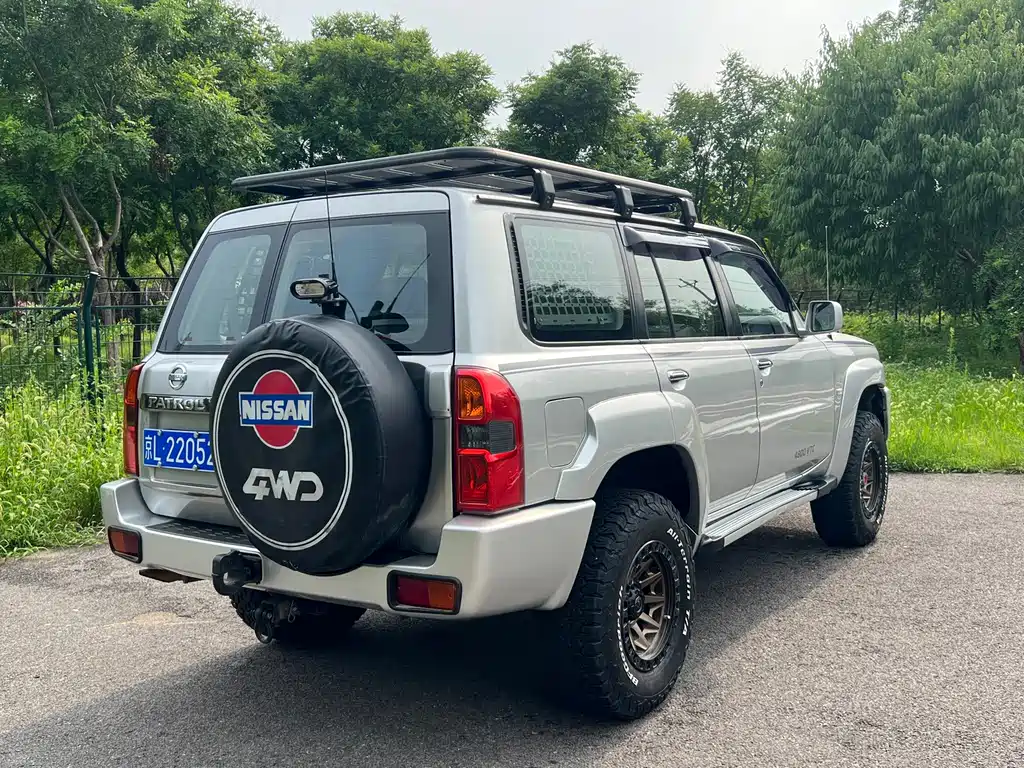 Nissan Patrol — миниатюра 13