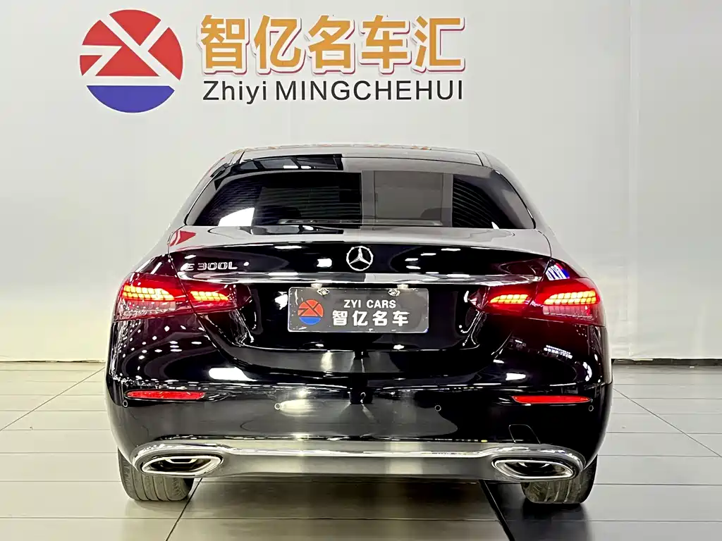 Mercedes-Benz E-Class — миниатюра 13