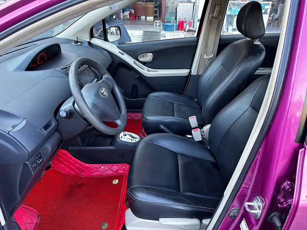 Toyota Yaris — миниатюра 7