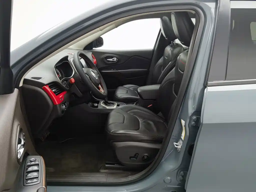 Jeep Cherokee (Import) — миниатюра 10