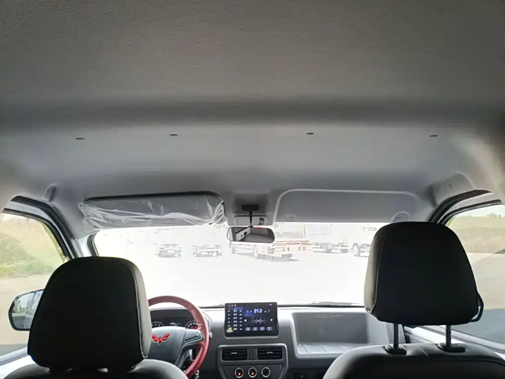 Wuling Yangguang — миниатюра 18
