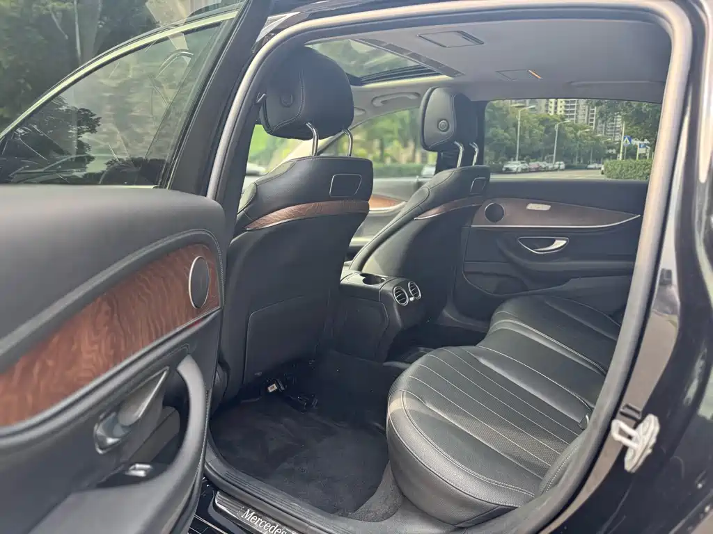 MERCEDES-BENZ E CLASS