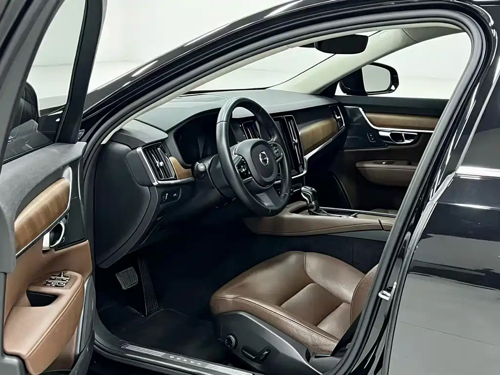 Volvo S90 — миниатюра 9
