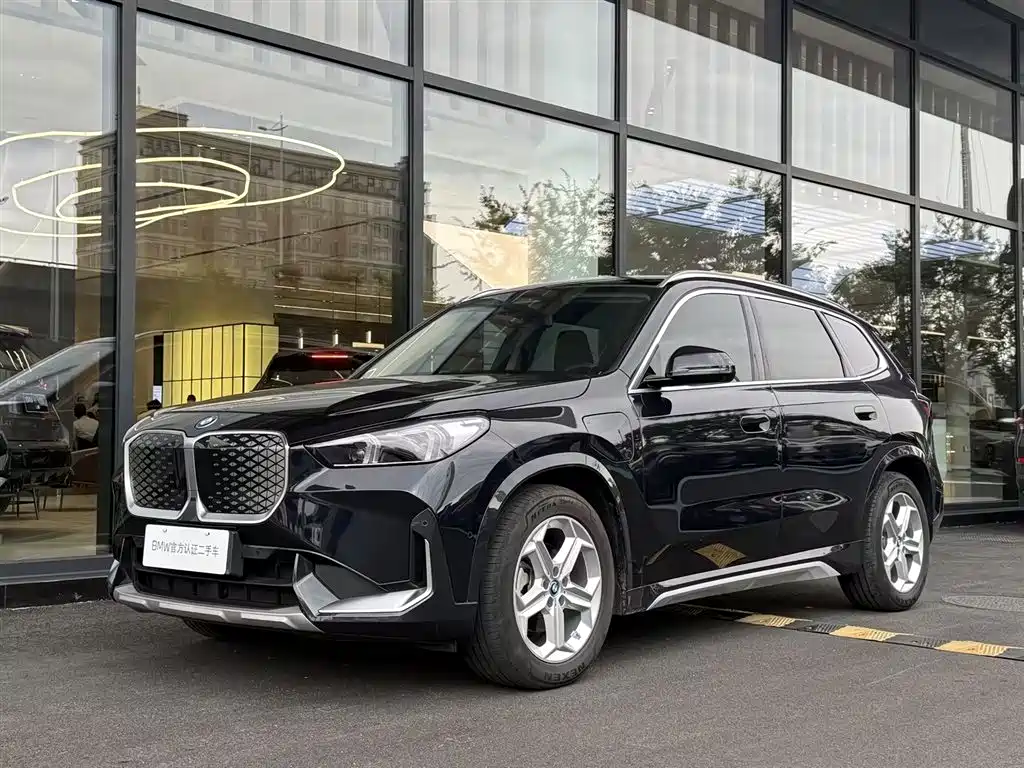 BMW iX1
