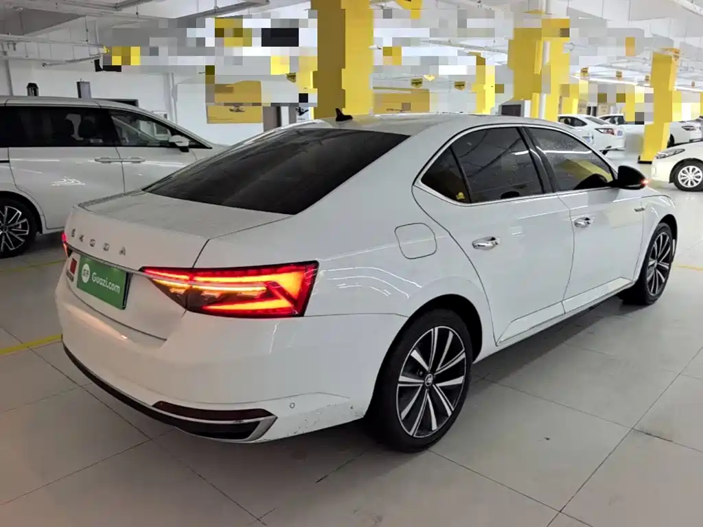 Skoda Superb — миниатюра 7