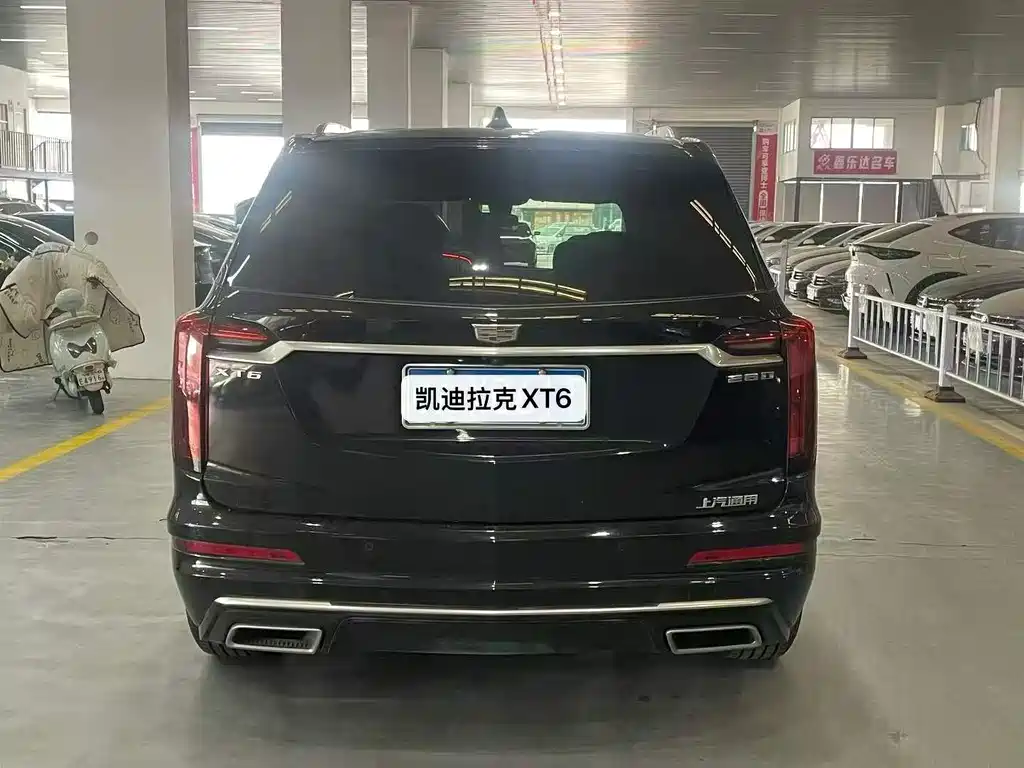 Cadillac XT6 2021 28T мест