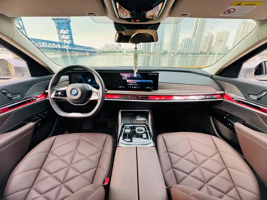 BMW i7 — миниатюра 4