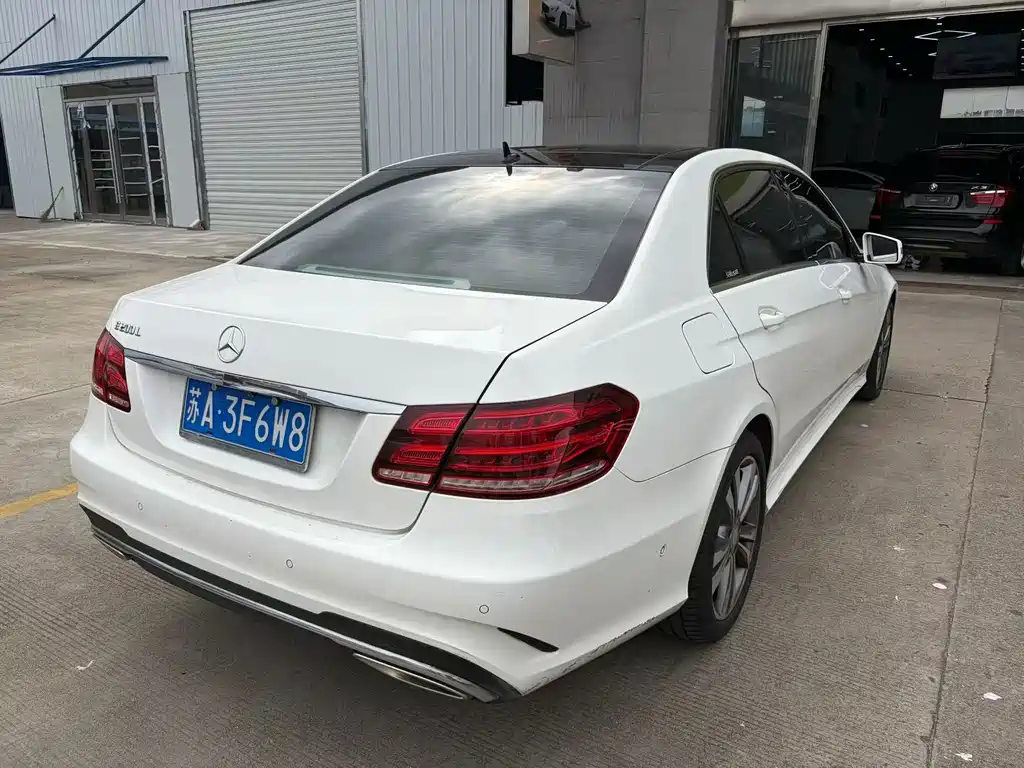 Mercedes-Benz E-Class — миниатюра 6