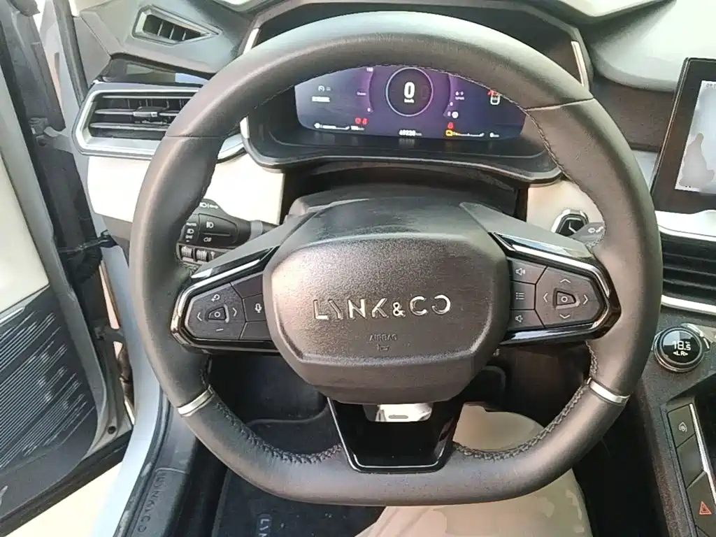 Lynk & Co 06 EM-P — миниатюра 11