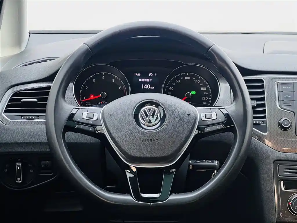 VOLKSWAGEN GOLF*JIAYU
