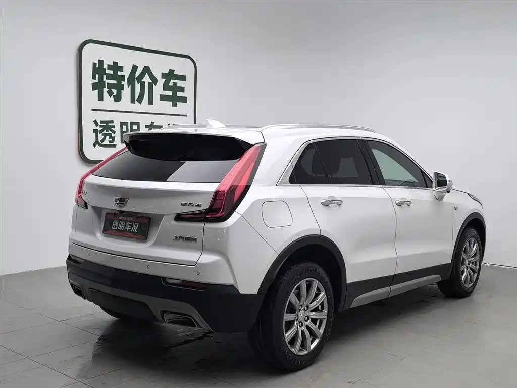CADILLAC XT4