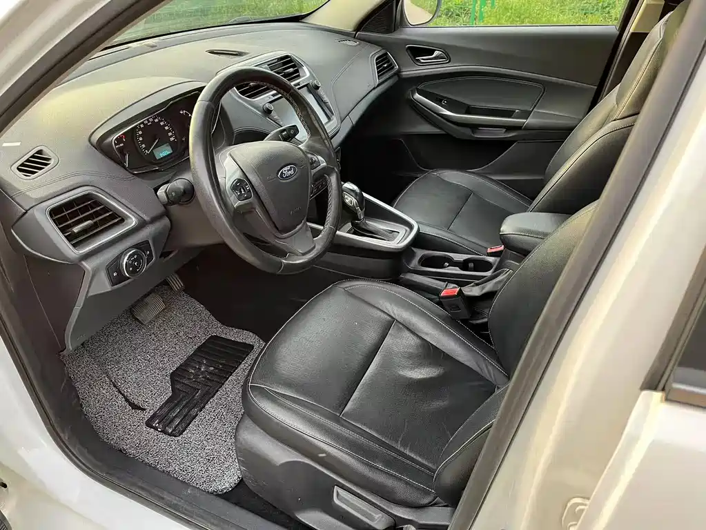 Ford Escort - фото 6