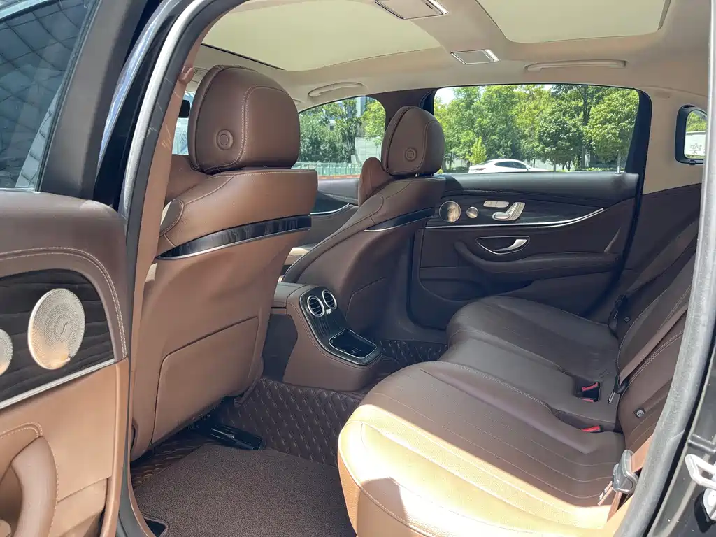 Mercedes-Benz E-Class — миниатюра 8
