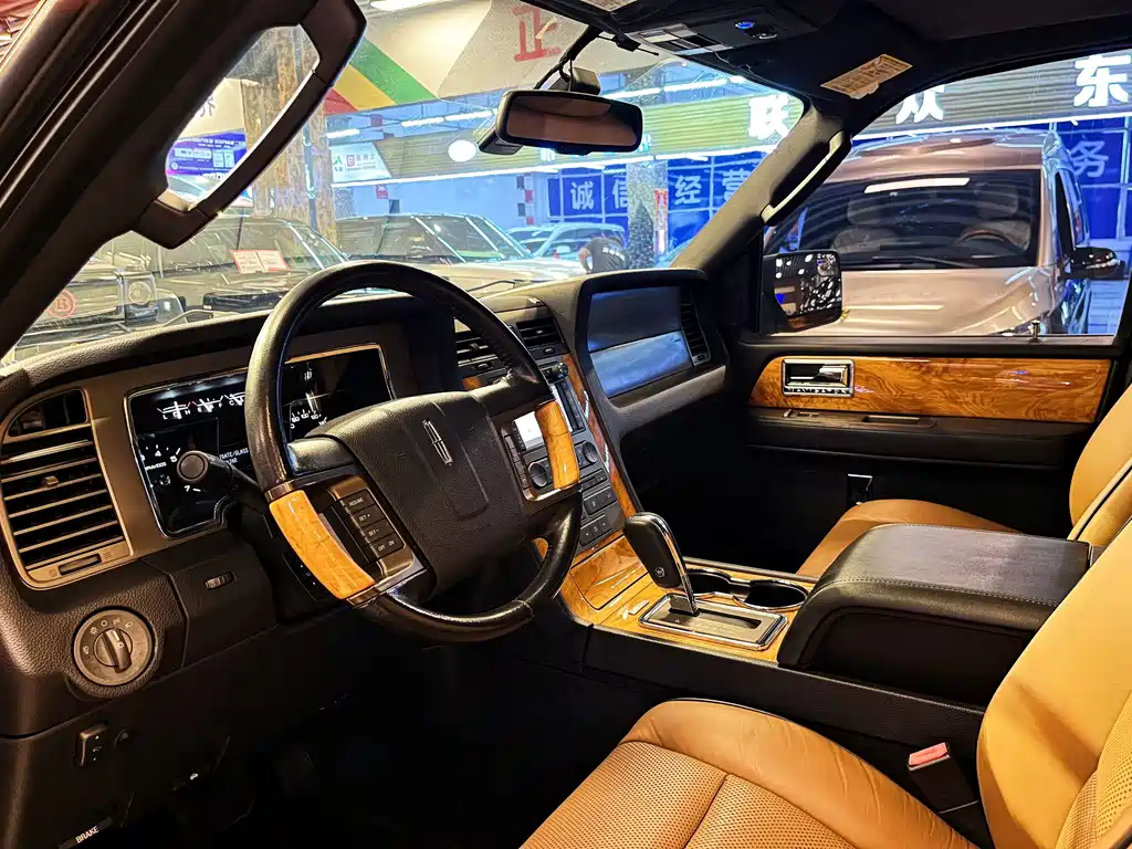Lincoln Navigator — миниатюра 10