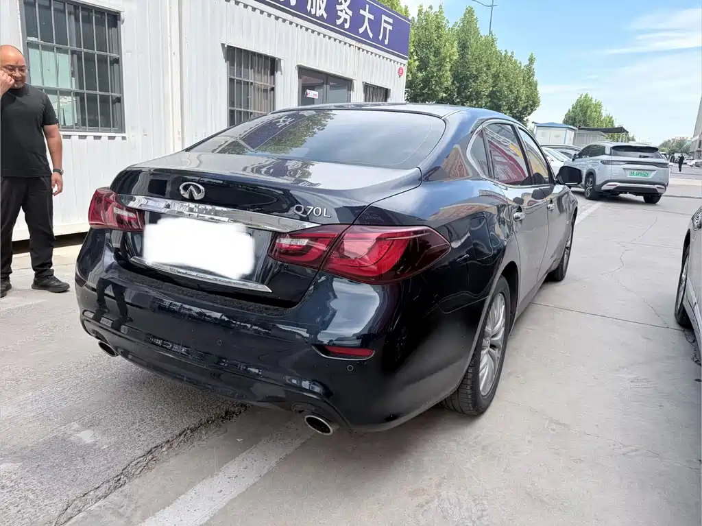 Infiniti Q70 — миниатюра 6