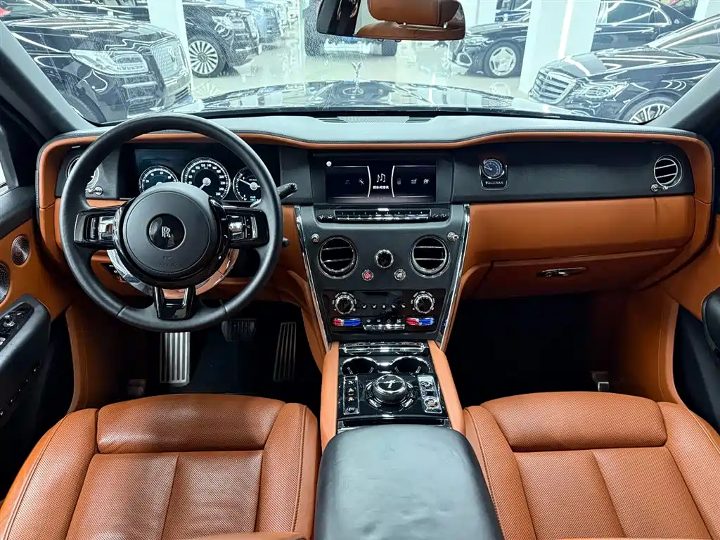 Rolls-Royce Cullinan 2018 мест