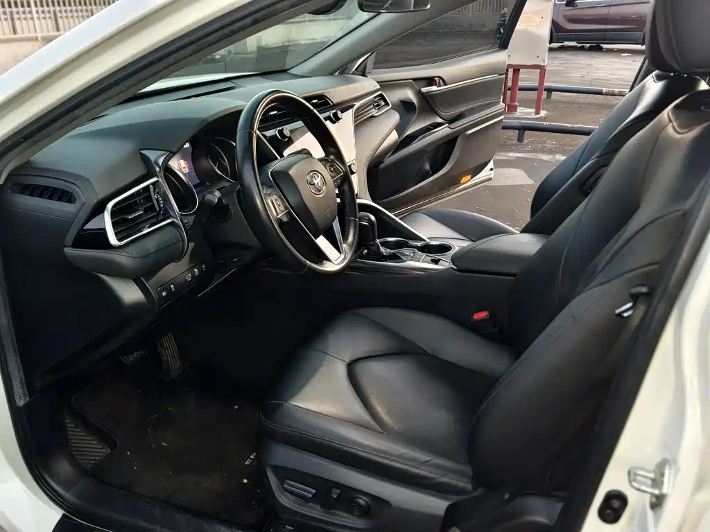 Toyota Camry — миниатюра 8