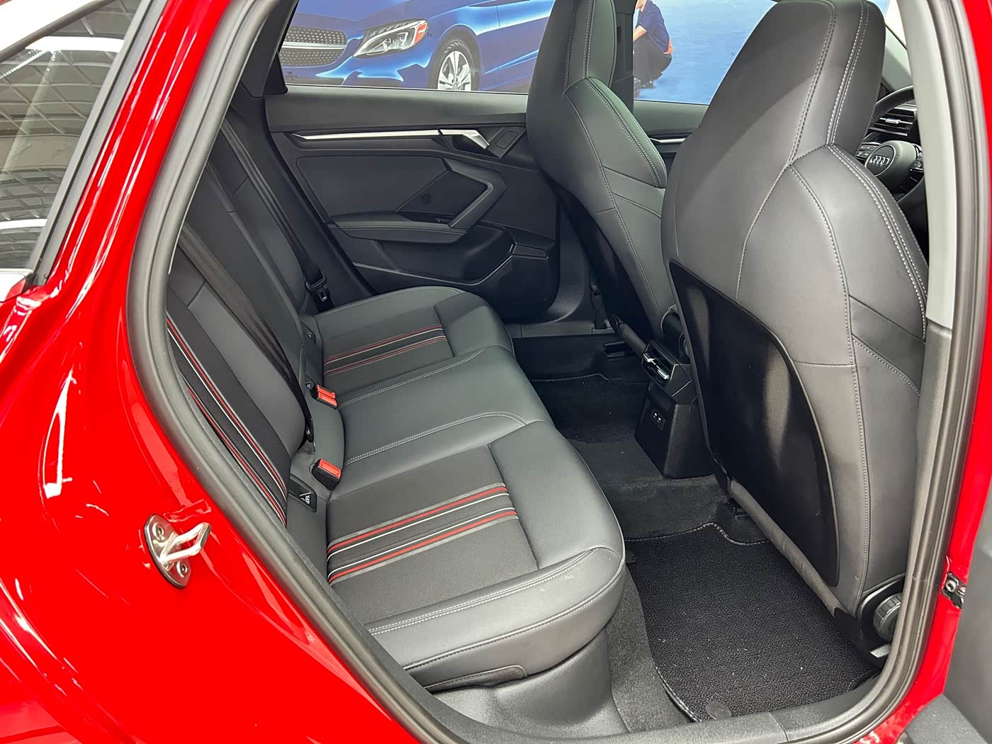 Audi A3 1.4 л 2023 г. красный/фиолетовый, пробег 33000 км
