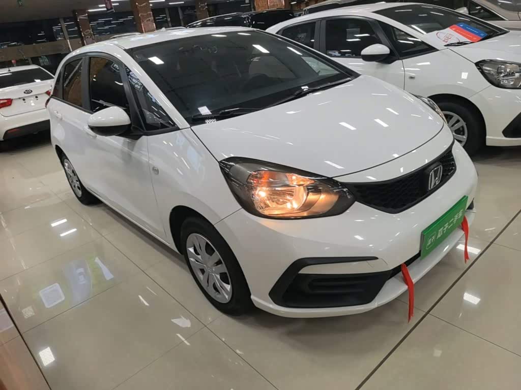 Honda Fit 1.5 л 2023 г. Белый, пробег 26500 км