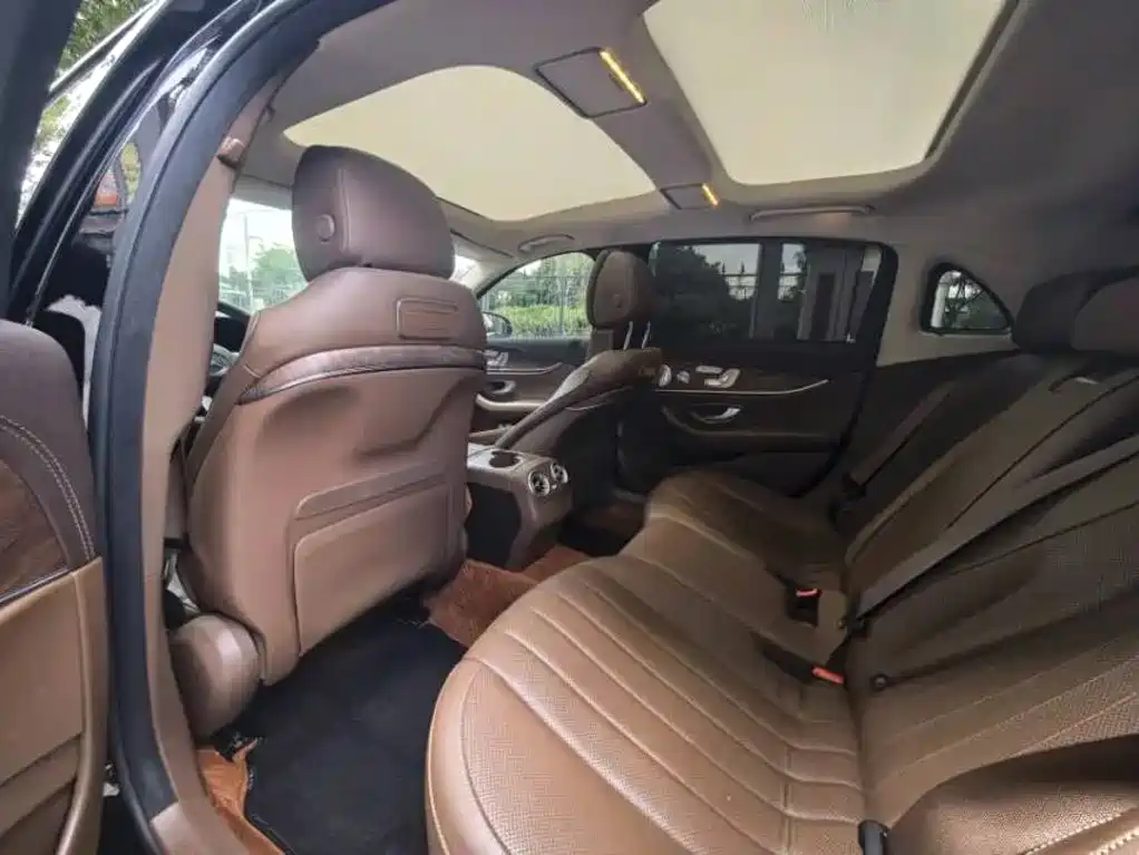 Mercedes-Benz E-Class — миниатюра 8