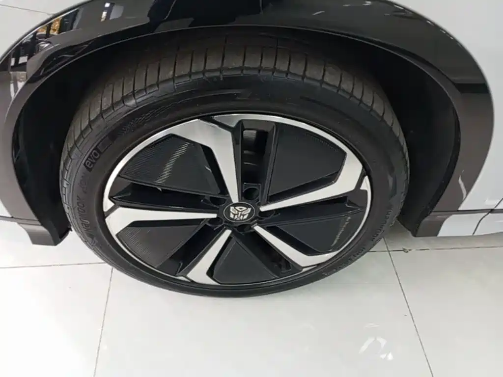 BYD L EV — миниатюра 23