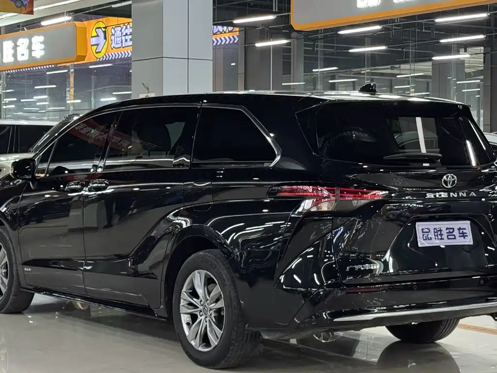TOYOTA SIENNA