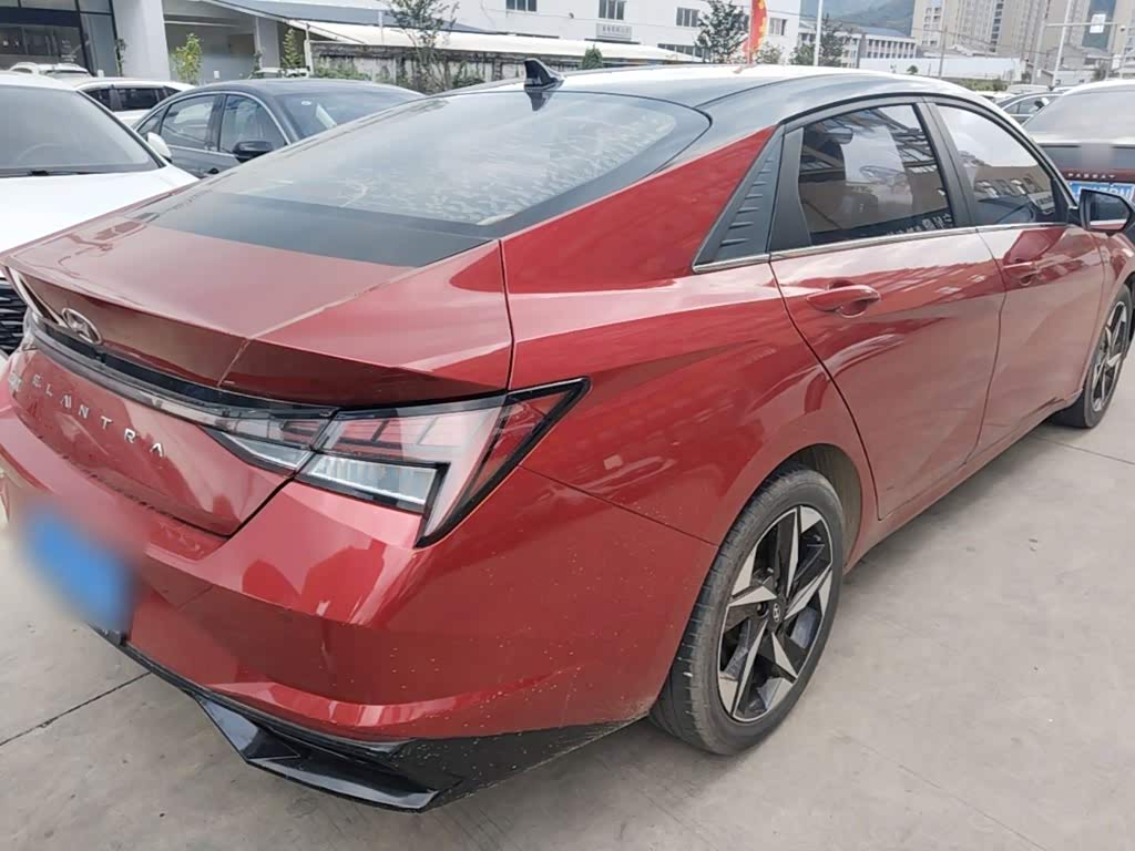 Hyundai Elantra 1.5 л 2022 г. красный/фиолетовый, пробег 38500 км