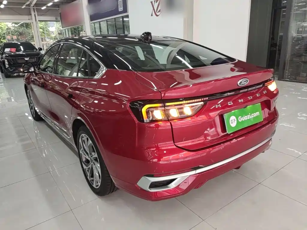Ford Mondeo 2025 2.0T EcoBoost