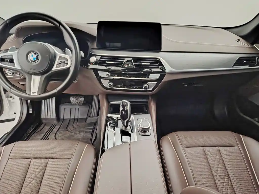 BMW 5 Series 2022 — фото 9