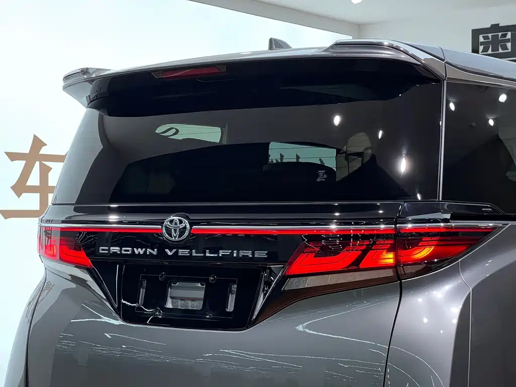 Toyota Alphard — миниатюра 8
