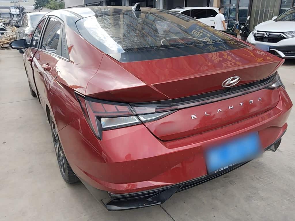 Hyundai Elantra 1.5 л 2022 г. красный/фиолетовый, пробег 38500 км