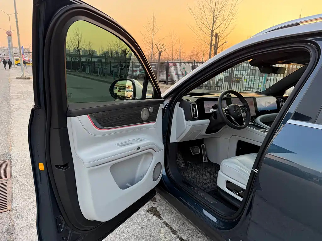 AITO ASK THE WORLD M9