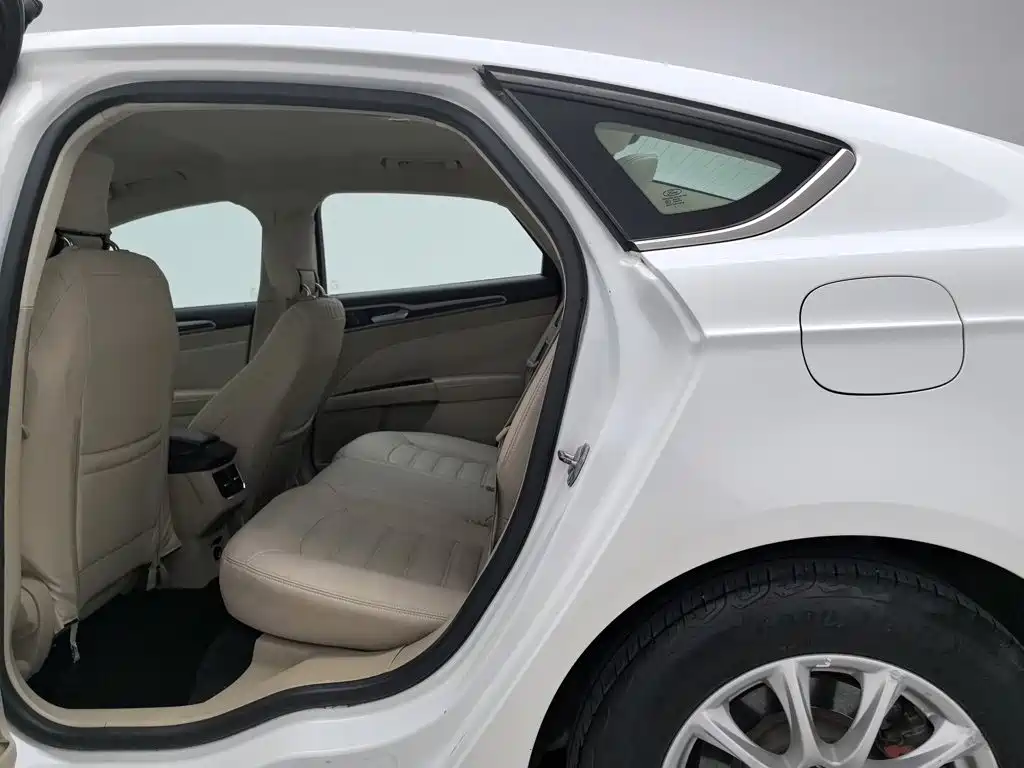 Ford Mondeo — миниатюра 15
