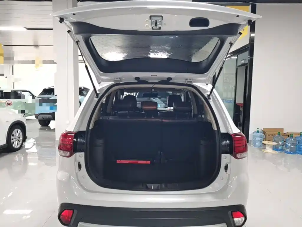 Mitsubishi Outlander — миниатюра 19