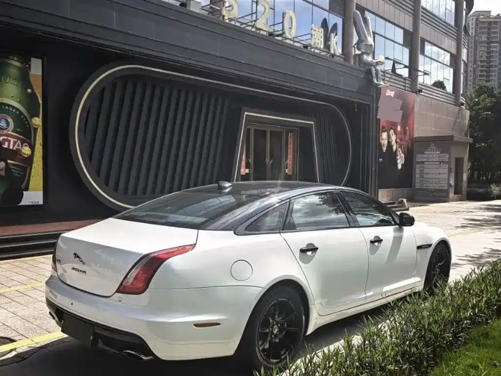 Jaguar XJ — миниатюра 6