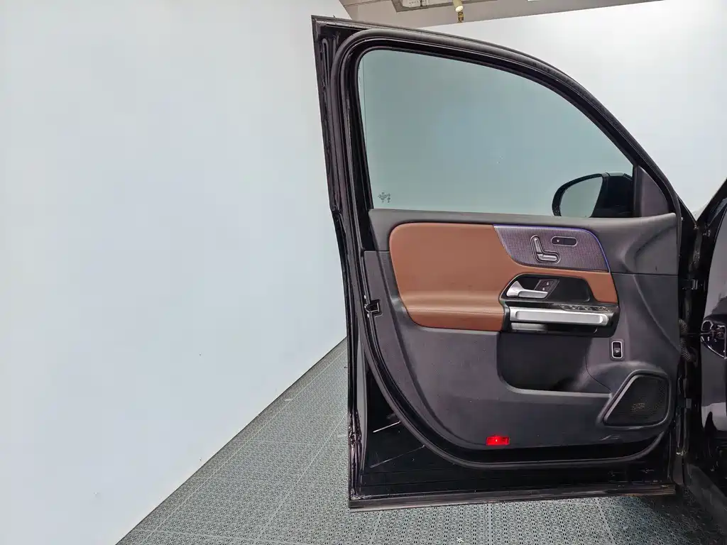 Mercedes-Benz GLB — миниатюра 13