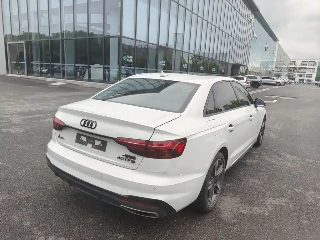 Audi A4L 2024 40 TFSI Luxury