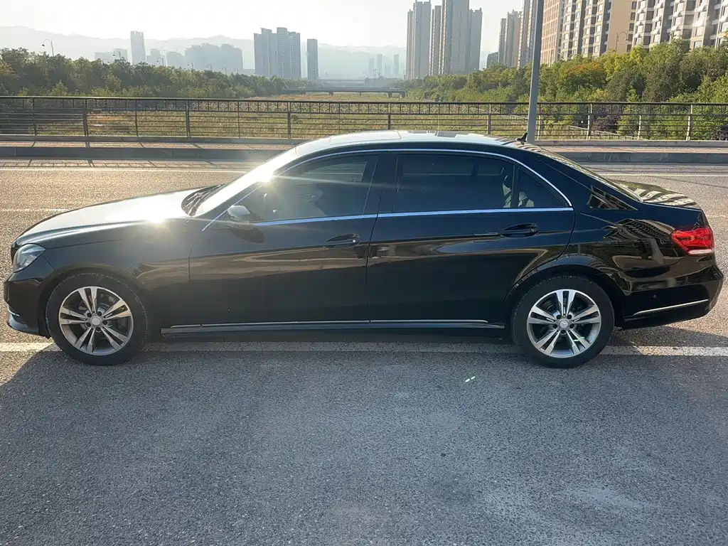 Mercedes-Benz E-Class — миниатюра 10