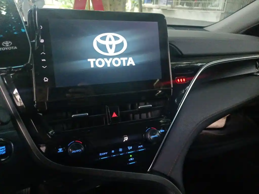 Toyota Camry — миниатюра 9